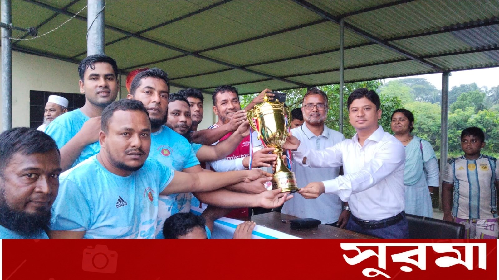 টুঙ্গিপাড়ায় ফুটবল টুর্নামেন্ট: চতুর্থ তলাকে হারিয়ে চ্যাম্পিয়ন দ্বিতীয় তলা