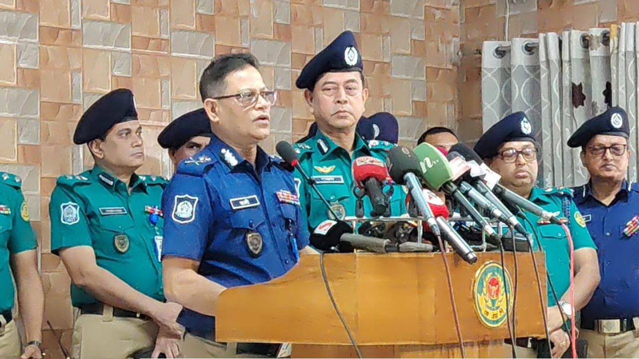 চাঁদাবাজদের বিরুদ্ধে অভিযোগ ছাড়াই মামলা নেওয়ার আইন হচ্ছে: আইজিপি