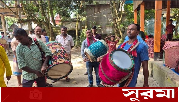 কটিয়াদীতে ৫০০ বছরের ঐতিহ্যে জমজমাট ঢাকের বাজার