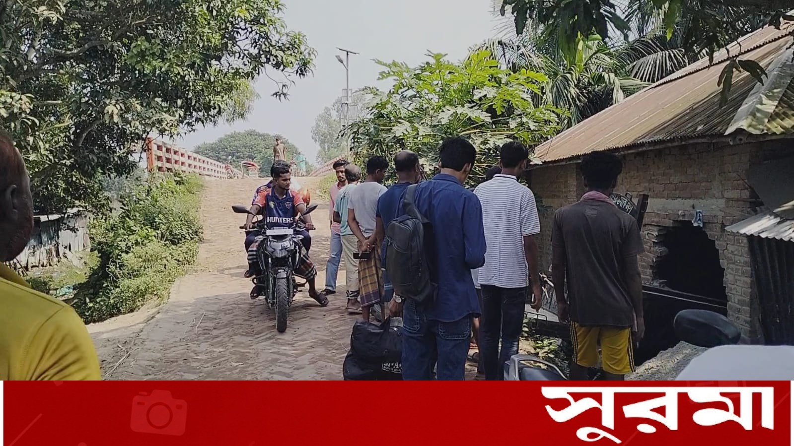 মান্দার ফতেপুর ব্রিজের সংযোগ সড়কে ঝুঁকি, বাড়ছে দুর্ঘটনার শঙ্কা